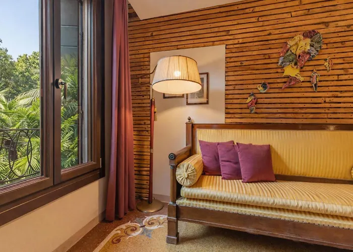 بيت ضيافة Cinqueteste Luxury 4*