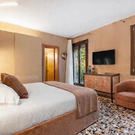 Pensionat Cinqueteste Luxury 4*