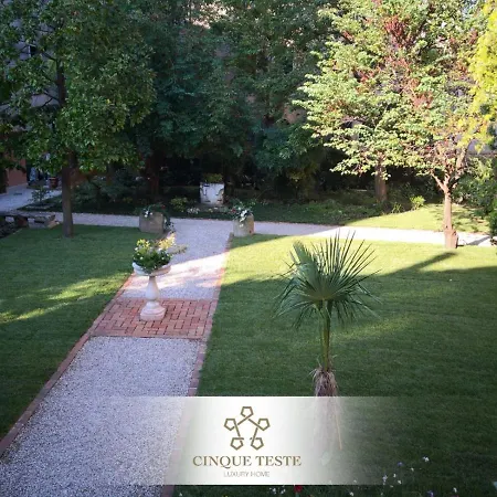Cinqueteste Luxury Πανσιόν 2*