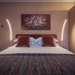 Cinqueteste Luxury