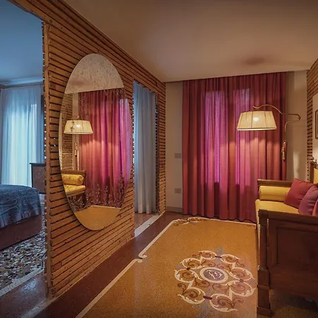 Cinqueteste Luxury Πανσιόν 4*