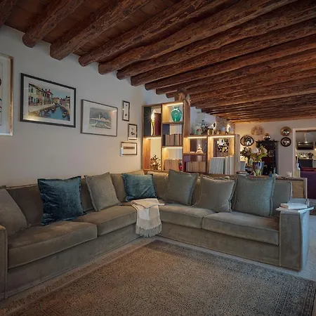 Πανσιόν Cinqueteste Luxury 4*