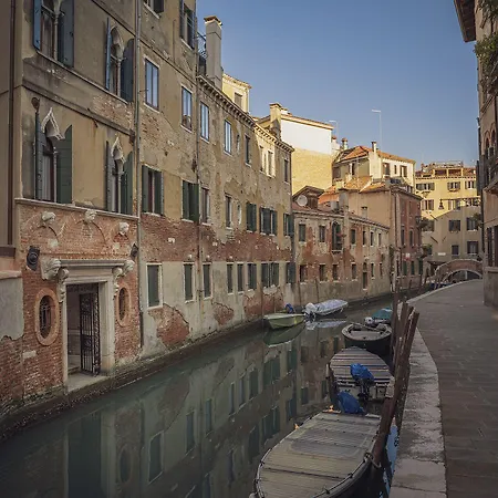 Πανσιόν Cinqueteste Luxury