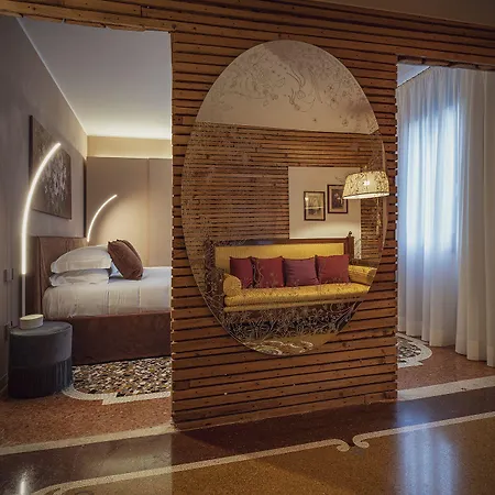 Pensión Cinqueteste Luxury 4*