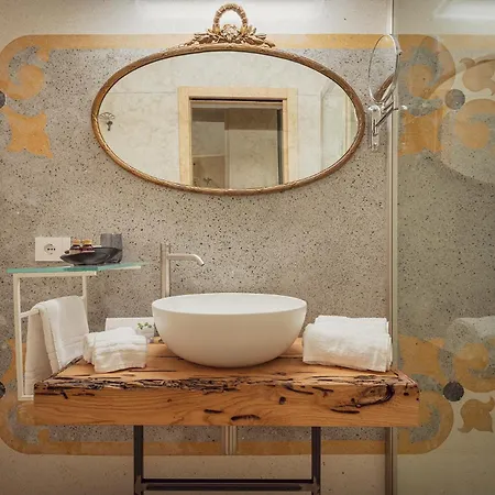 Πανσιόν Cinqueteste Luxury 4*