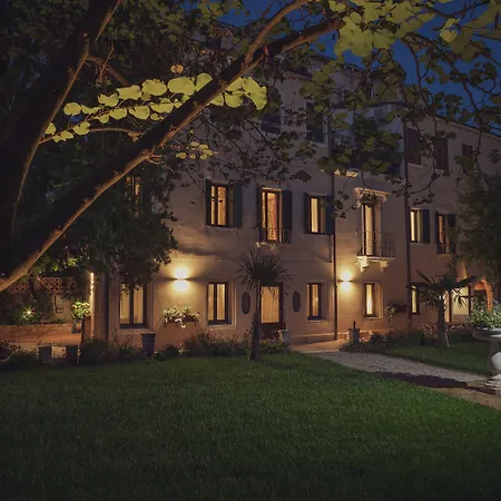 Cinqueteste Luxury Gasthuis 4*