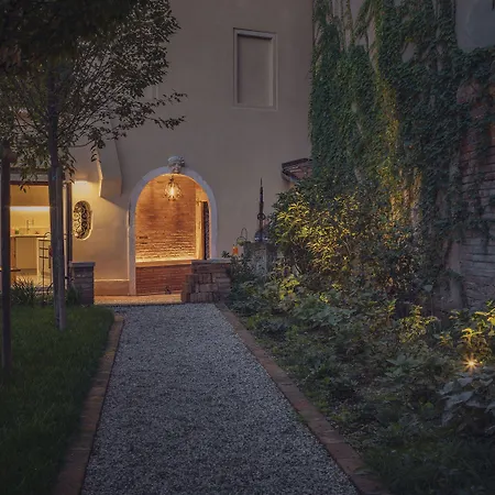 Cinqueteste Luxury Gasthuis 4*